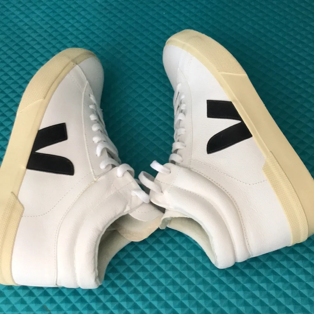 NEW - VEJA Minotaur High Top Sneaker Extra-White/Black Butter | 9